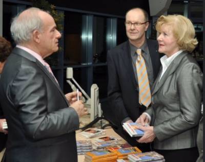 Peter Hahne zu Besuch zur Buchbesprechung